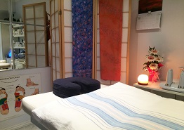 Warmly presented Beauty Clinic / Salon - Massage Bed